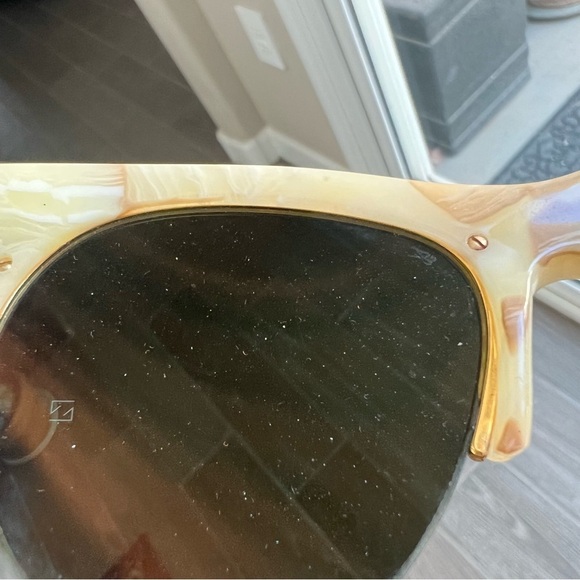 Victoria Beckham CAT 3 VBS91 C8 E Green Lens Beige Marble Sunglasses